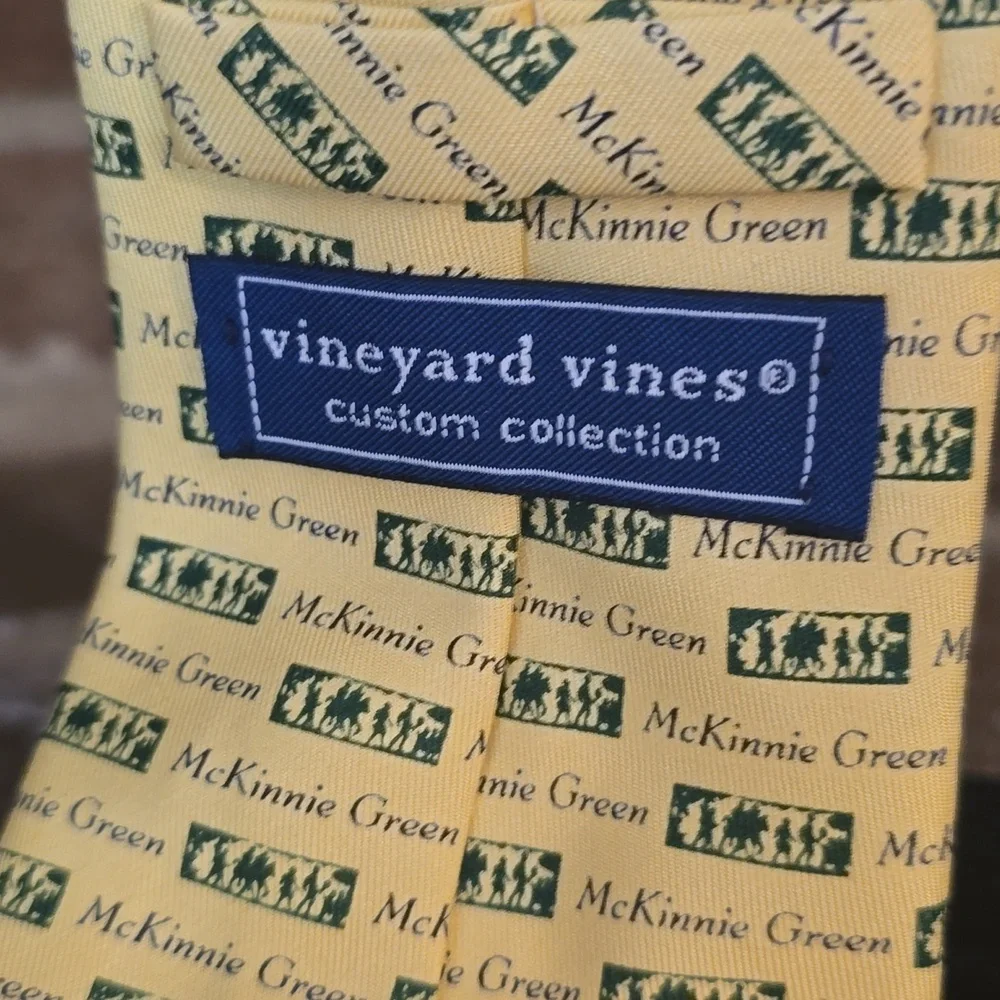 Vineyard Vines Custom Collection Rare  Men's Silk Tie‎ Yellow
